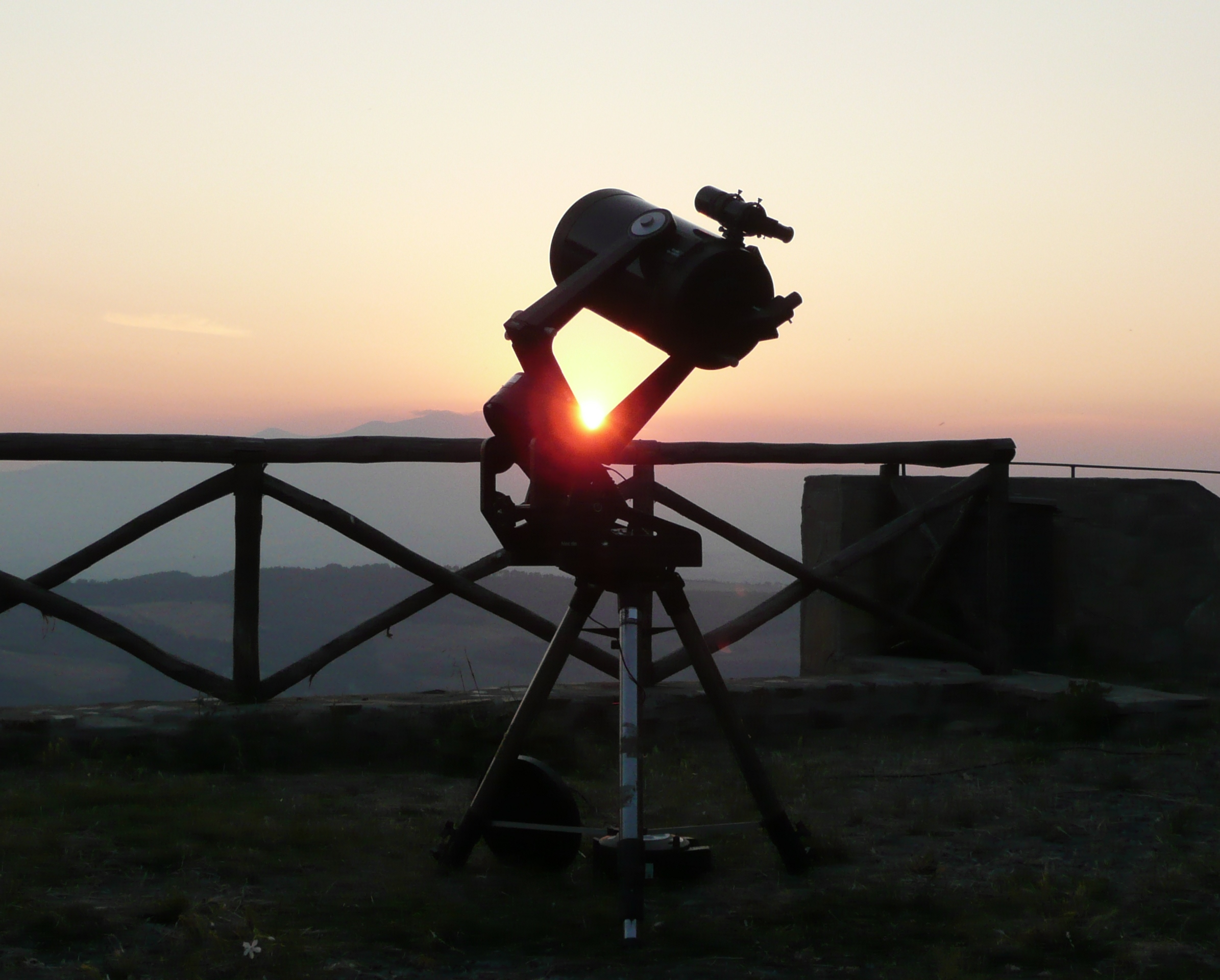 Telescopio al tramonto
